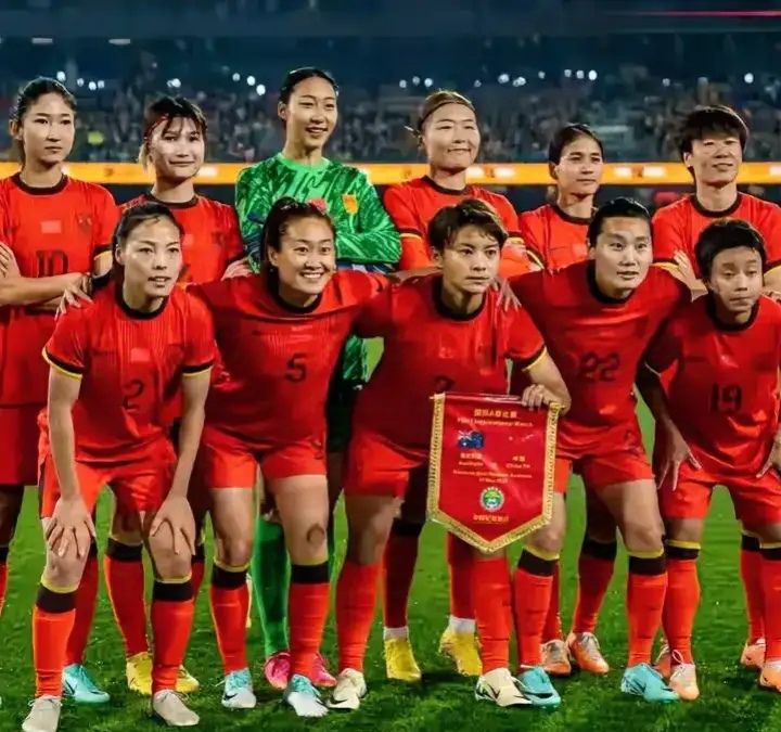 包含中国女足备战足球挑战赛，精益求精的词条