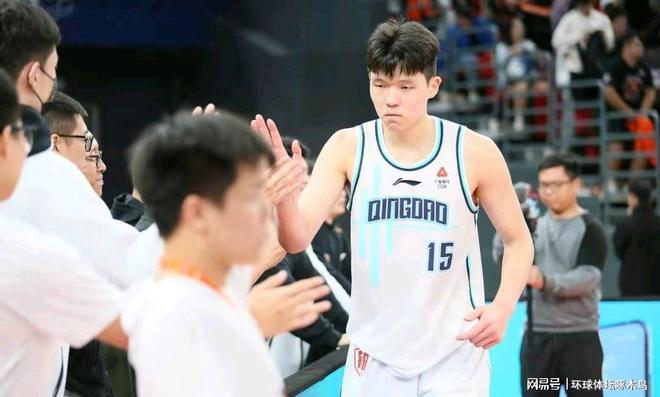 青岛男篮分享青年梯队训练日常：不负汗水，终将绽放(中国男篮10266关岛男篮)