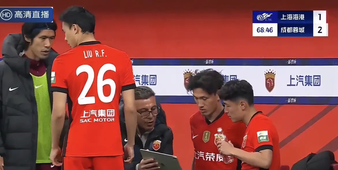 开云体育-上港夏窗本土首签锁定中甲金靴！近期两场比赛进五球，将接班武磊(黄埔三杰顺口溜指的是谁)