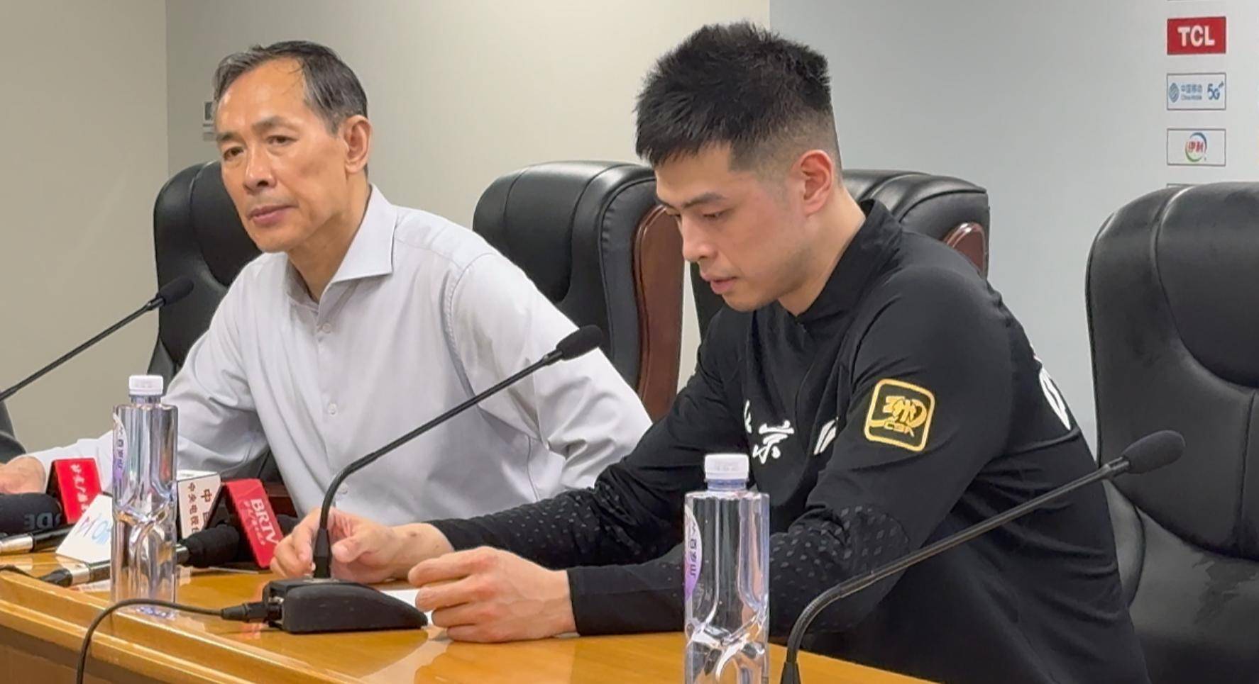 开云体育-关于北京队与球队队长翟晓川、副队长方硕正式落笔签约的信息