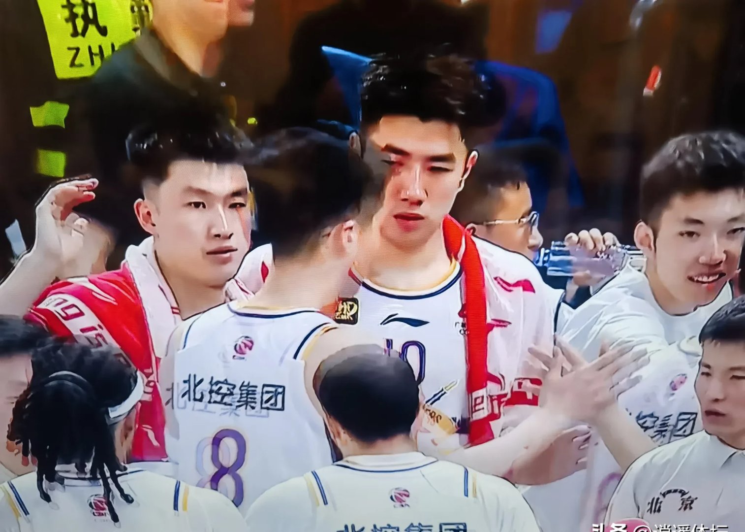 合同到期，余嘉豪下家3选1，张庆鹏上任北控，勇士悍将加盟中国(余嘉豪个人档案)
